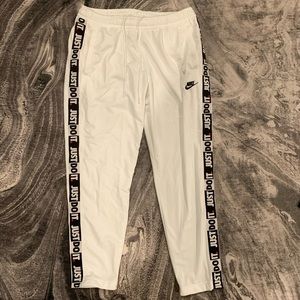 NWOT Nike joggers